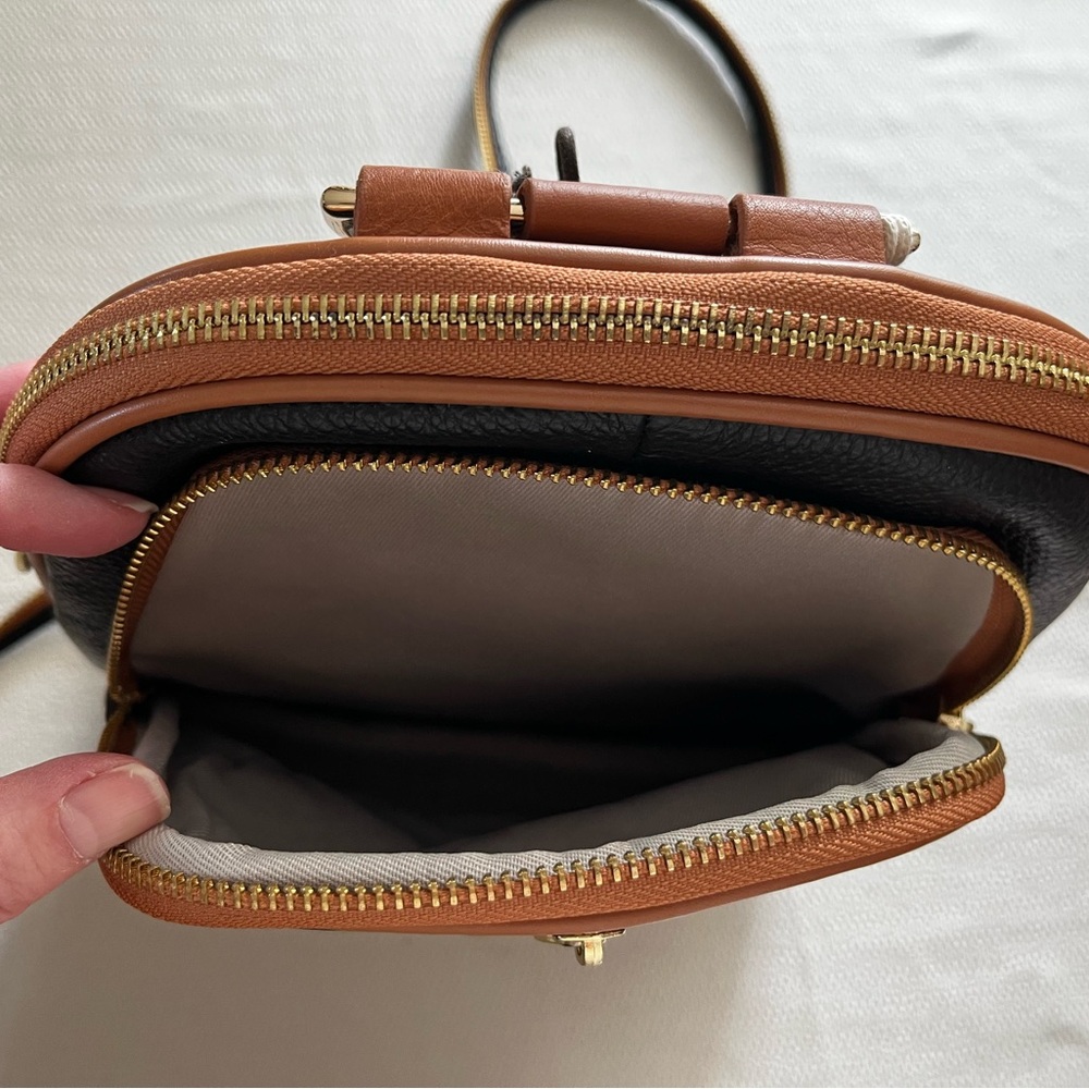 Valentina NWT Black and Tan Leather Backpack Style Handbag Made in Italy - Picture 5 of 8